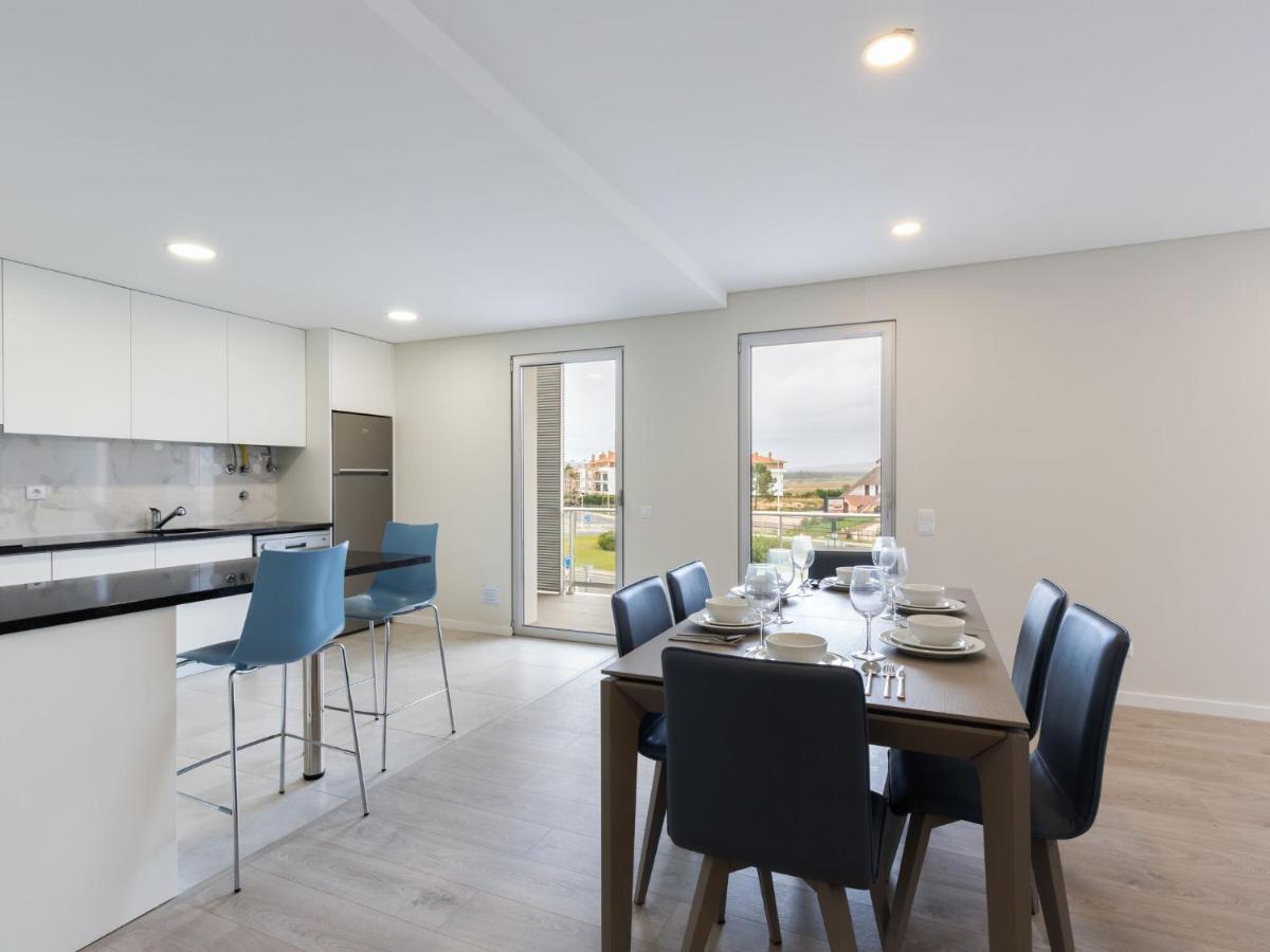 Beautiful Apartment In S O Martinho Do Porto With Balcony São Martinho do Porto Exterior foto
